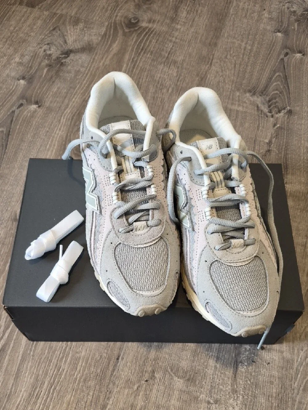 New Balance 204L Sneakers – Unisex